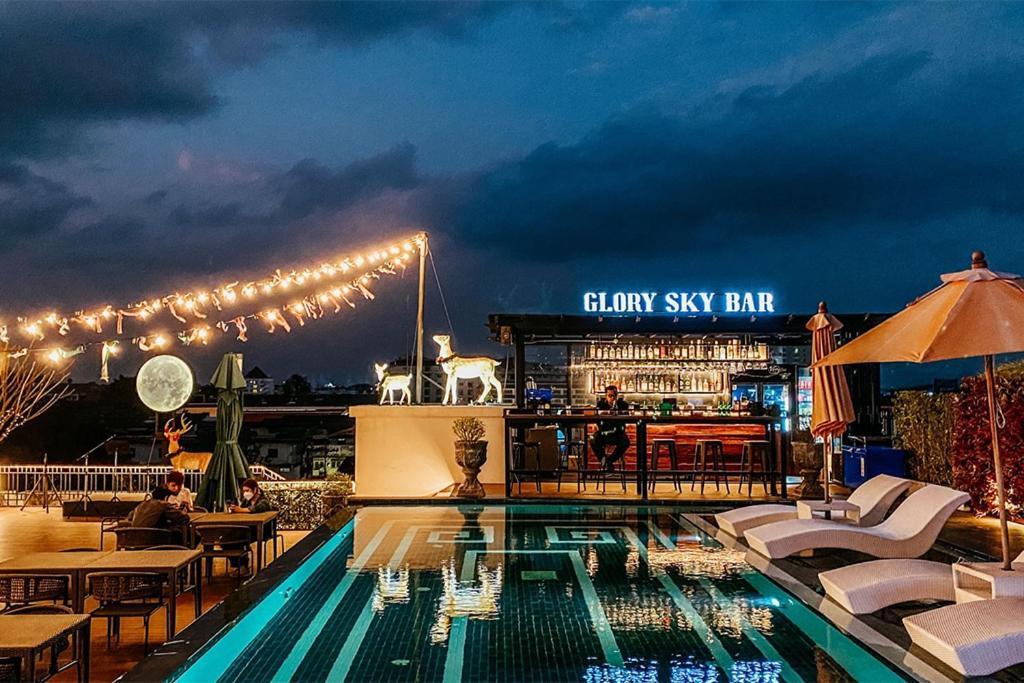 Glory Boutique Suites 清迈古城荣耀精品酒店 Chiang Mai Luaran gambar